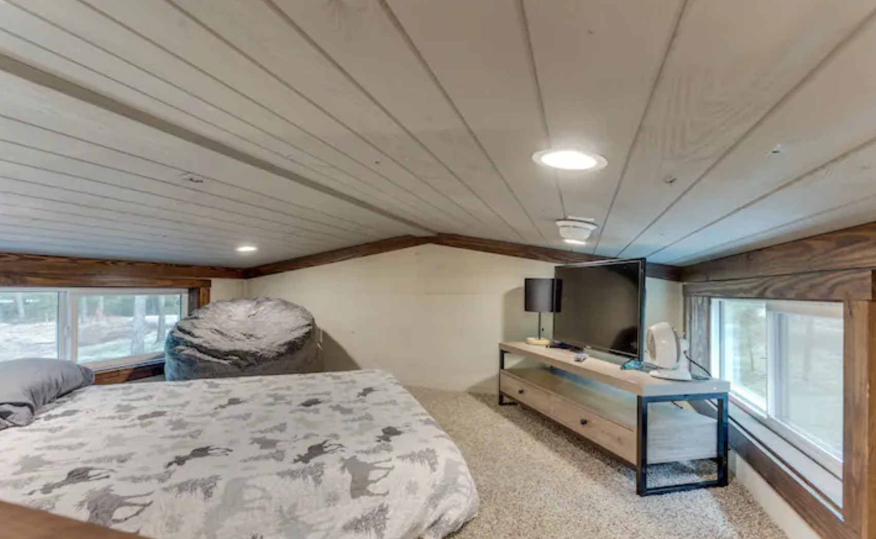 Luxury tiny home minutes from an 85 ft waterfall Monteagle, TN The